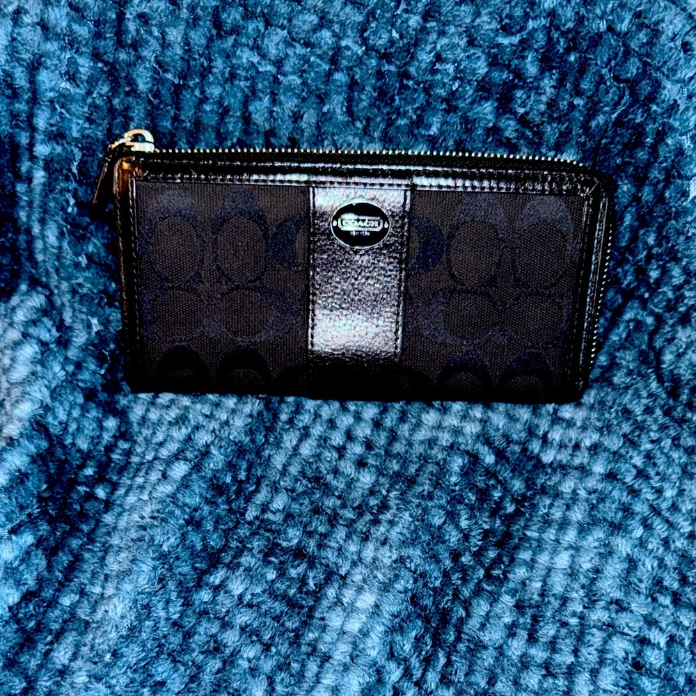 Authentic Coach wallet, excellent condition!